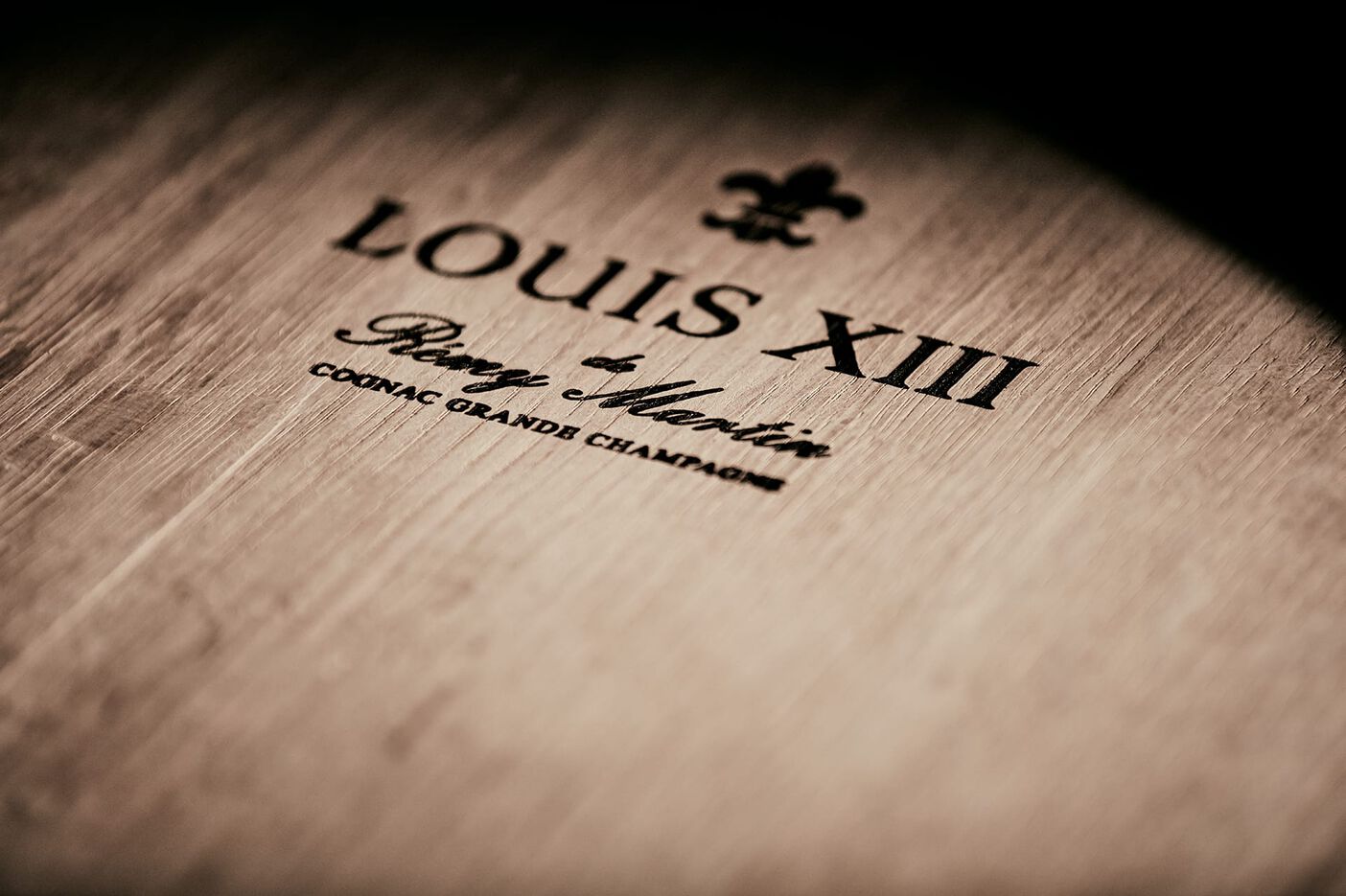 Image of a wooden box with an insctiption of LOUIS XIII