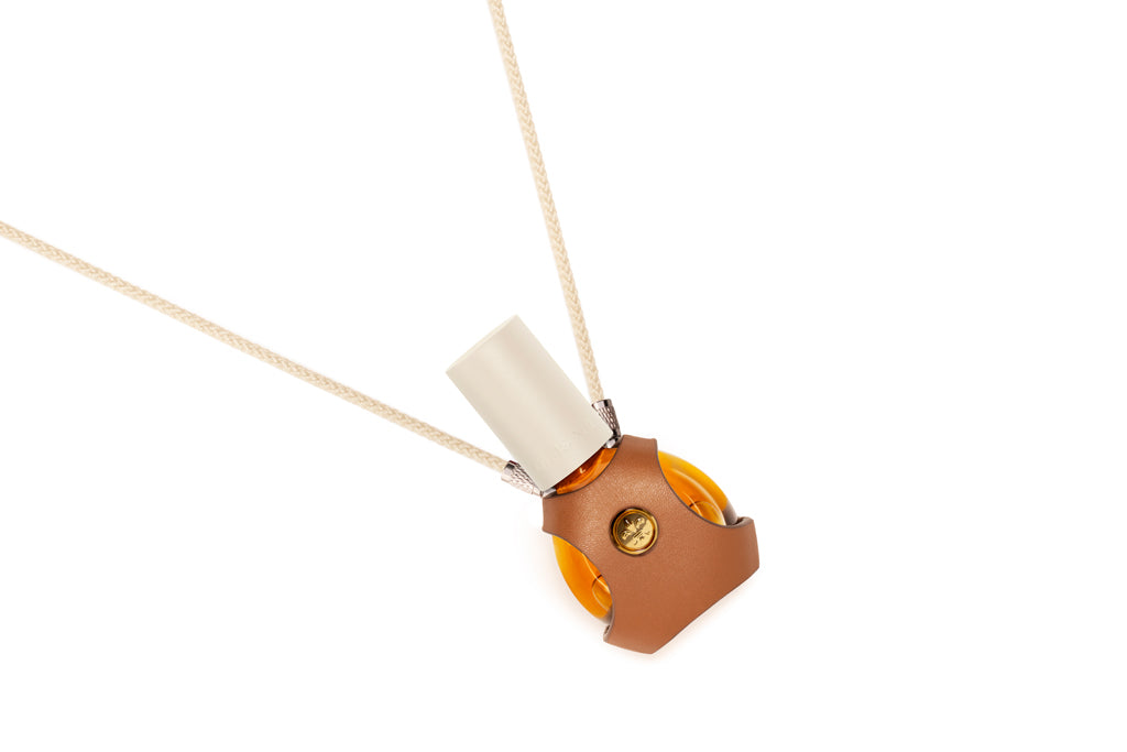  A packshot of a bottle case Clay