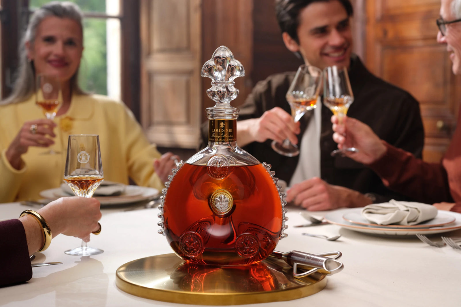 Louis XIII ブランデー 750ml 専用ケース付き LOUIS XIII The Expert Louis XIII ブランデー 750ml 専用ケース付き LOUIS XIII The Expert
