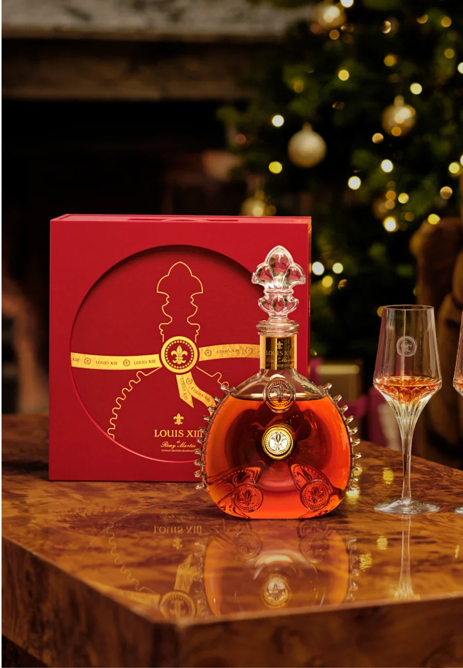 LOUIS XIII : Festive Coffret 2025 LOUIS XIII Cognac - Official website LOUIS XIII : Festive Coffret 2025 LOUIS XIII Cognac - Official website