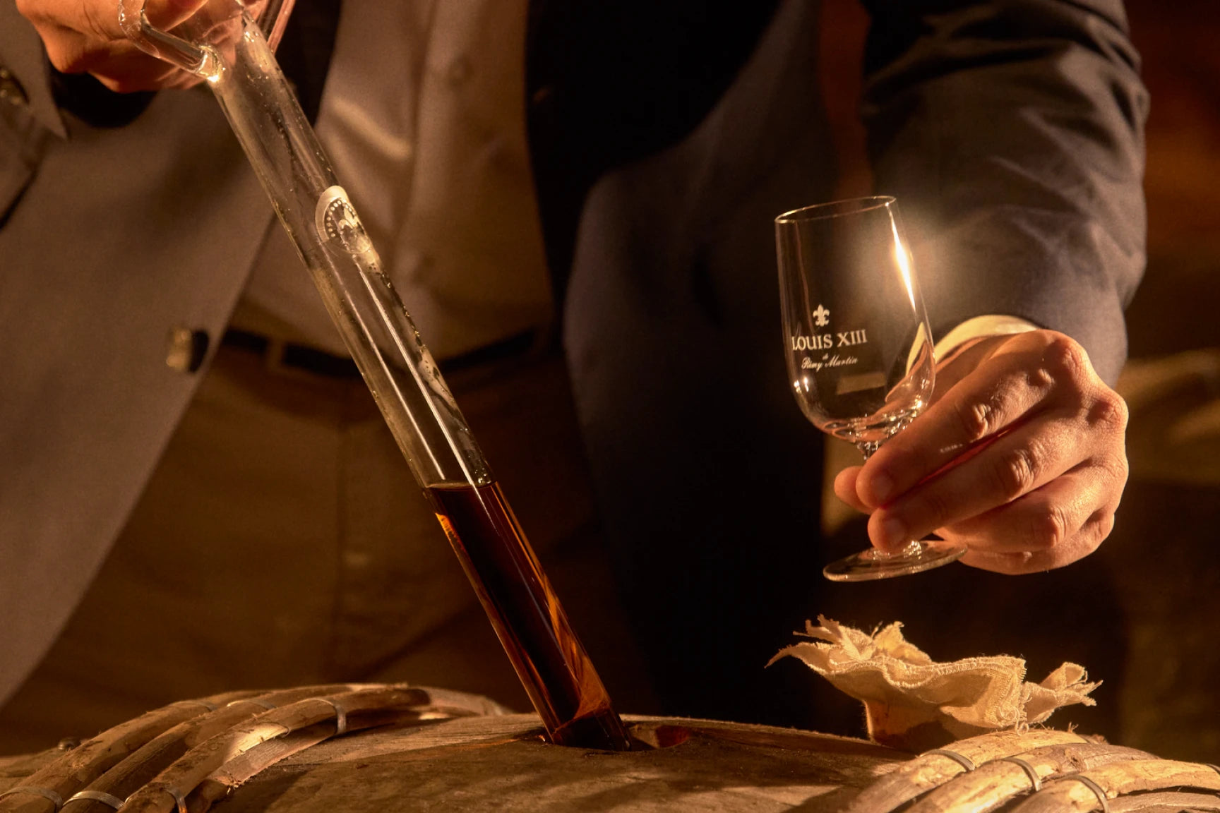 LOUIS XIII spear for cognac Magnum Decanter - Official Website LOUIS XIII spear for cognac Magnum Decanter - Official Website