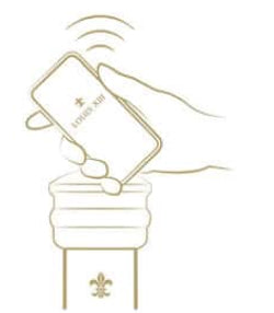 A golden icon demonstrating NFC action close to the decanter neck