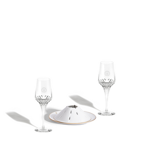 A packshot of two LOUIS XIII crystal glasses with bellota serving set, white background