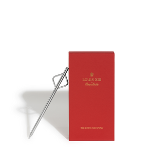 A packstot of LOUIS XIII spear for Classic decanter, supported by its red packaging box