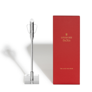 A packshot of LOUIS XIII spear for Magnum decanter in a support,l close to its red box